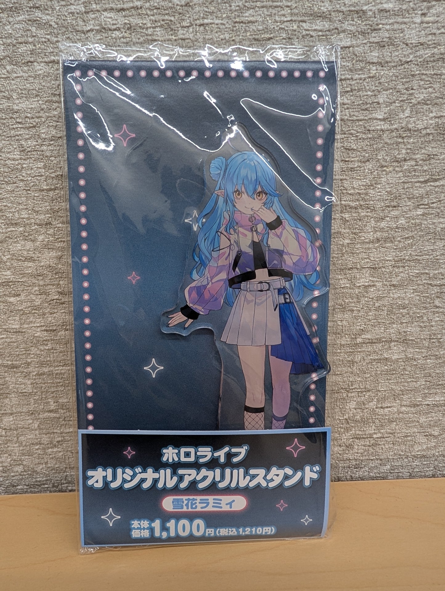 Yukihana Lamy – Original Acrylic Stand (HoloMart × FamilyMart “Early Summer Holo Festival” Street Style)