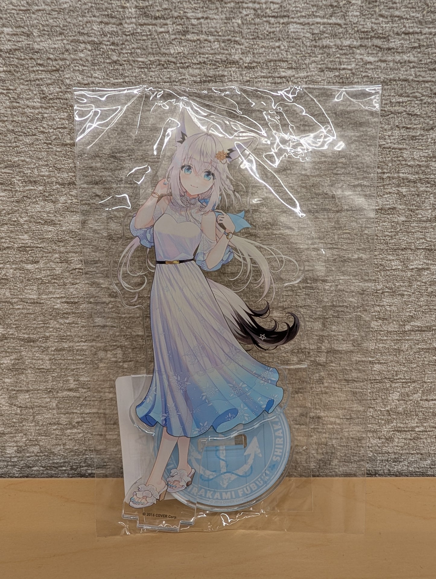 Shirakami Fubuki – Acrylic Stand (DMM Scratch × DMM TV “Holo na Zombie!”)